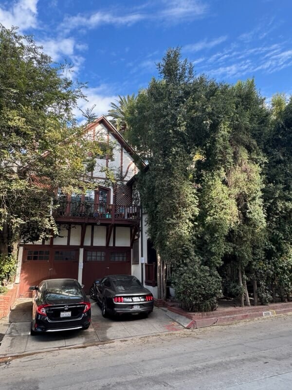 Foto principal - 2038 N Las Palmas Ave