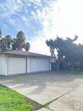 Building Photo - 2113 Manzanita Way