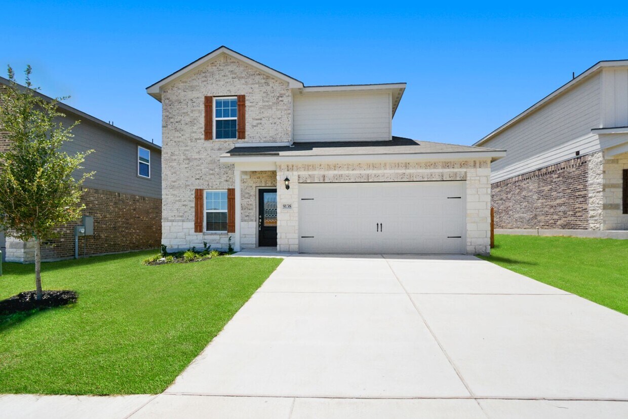 Primary Photo - Like New, Open Floor Plan!!!