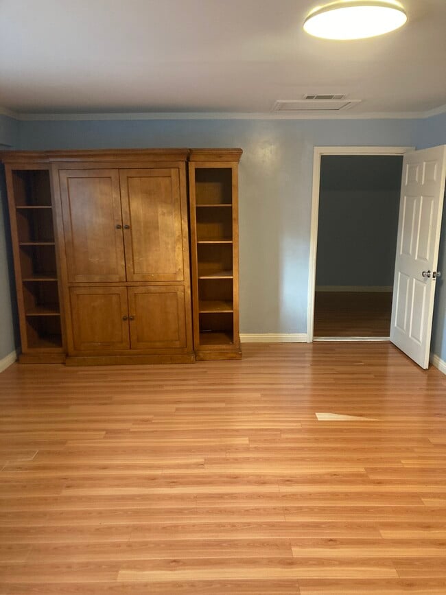 Building Photo - 13012 McKinley Ave