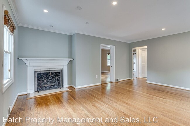 Building Photo - 3 br, 3 bath House - 2836 Meadow Lane