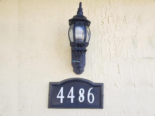 Foto del edificio - 4486 Yorkshire Ave