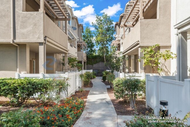 Building Photo - 727 Northrup St