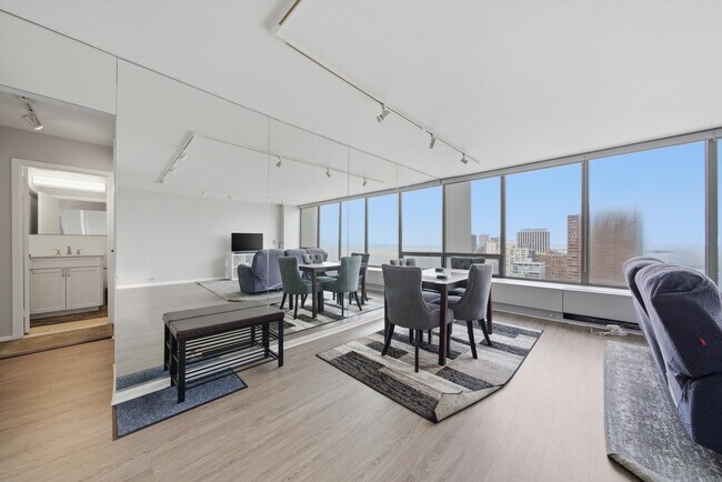 Foto del edificio - 2800 N Lake Shore Dr