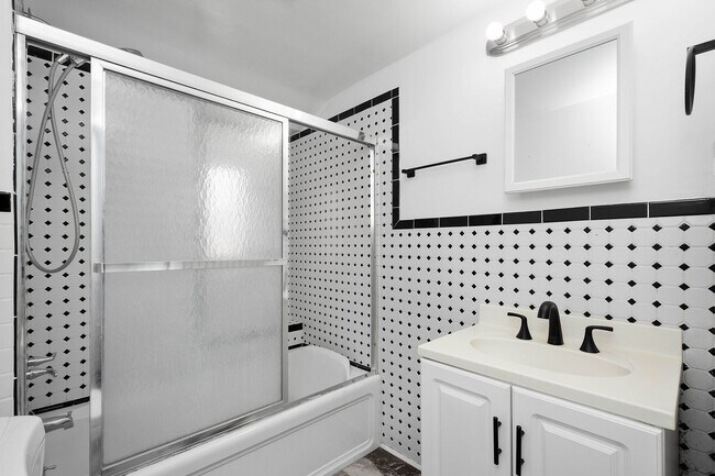 Foto del edificio - LUXURIOUS 2 BEDROOM HOME AVAILABLE IN SOUT...