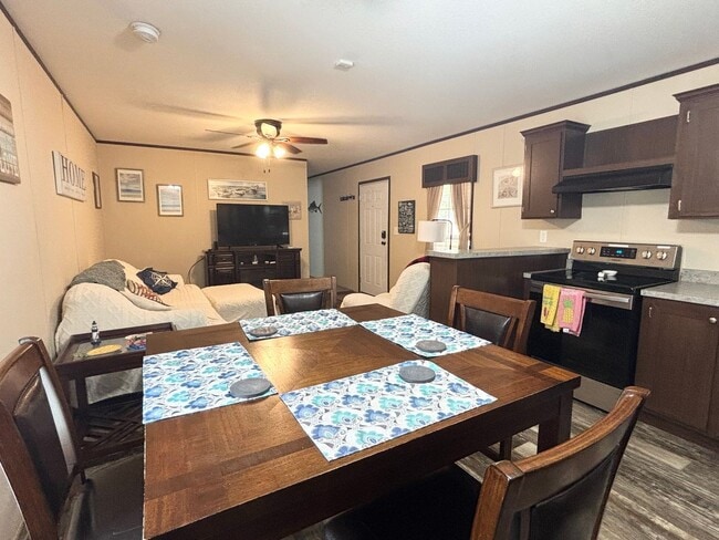 Building Photo - 2536 Blue Marlin St SW