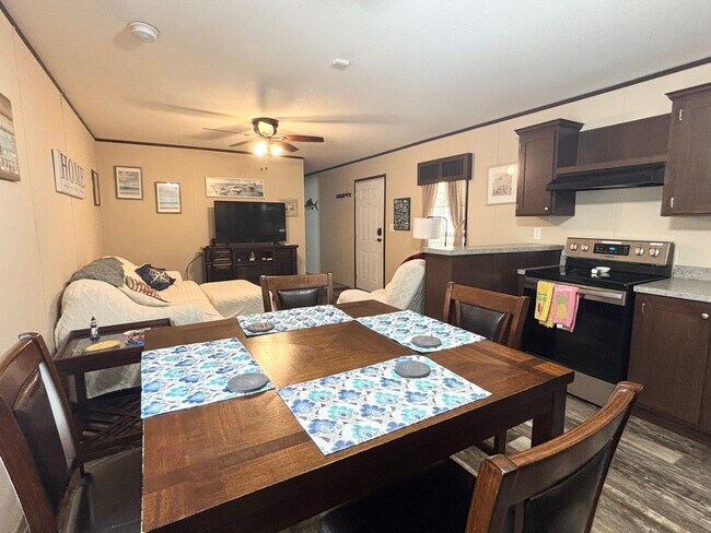 Foto del edificio - 2536 Blue Marlin St SW
