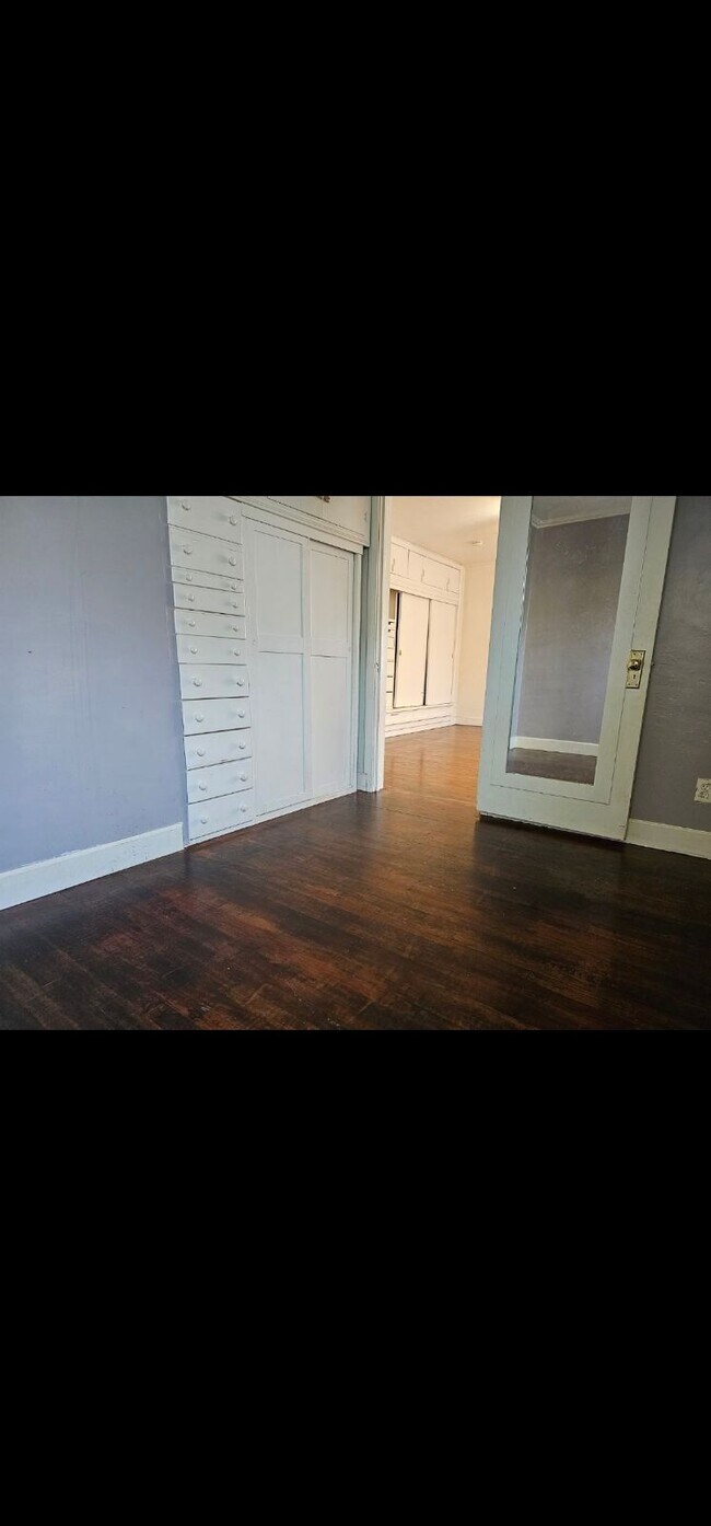 Foto del edificio - 895 E Cross Ave