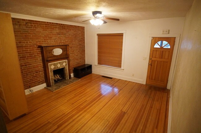 Front Entry/Living Room - 1664 Vine St