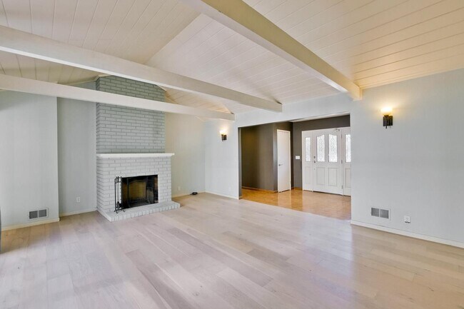 Building Photo - 579 Crawford Dr