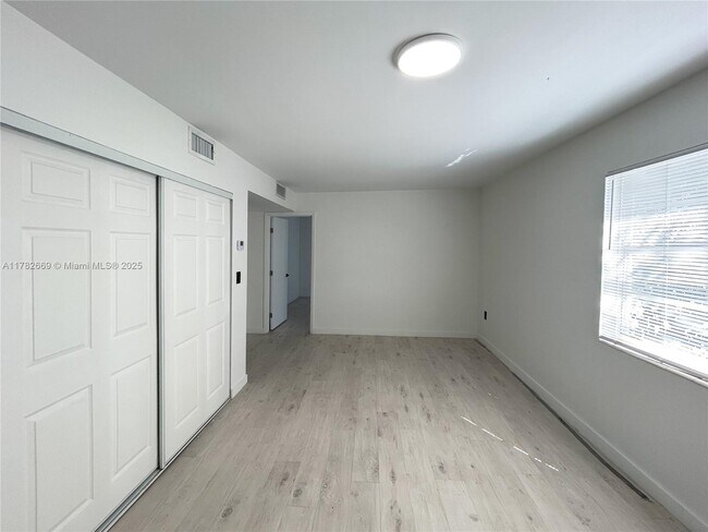 Building Photo - 12215 W Dixie Hwy