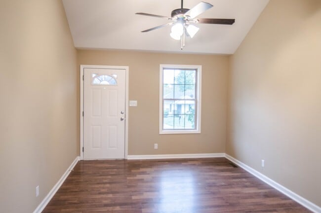 Foto del edificio - Pet Friendly Remodel!