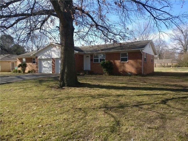 Foto del edificio - 1908 Westwood Ave