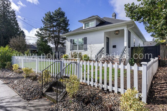 Foto del edificio - Remodeled Sellwood Bungalow