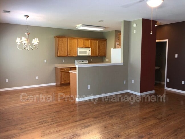 Building Photo - 547 Clairidge Dr