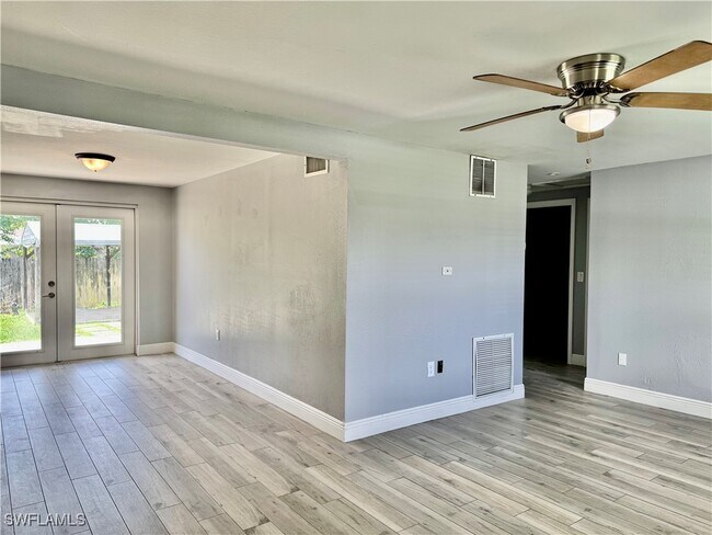 Foto del edificio - 2169 Barry Dr