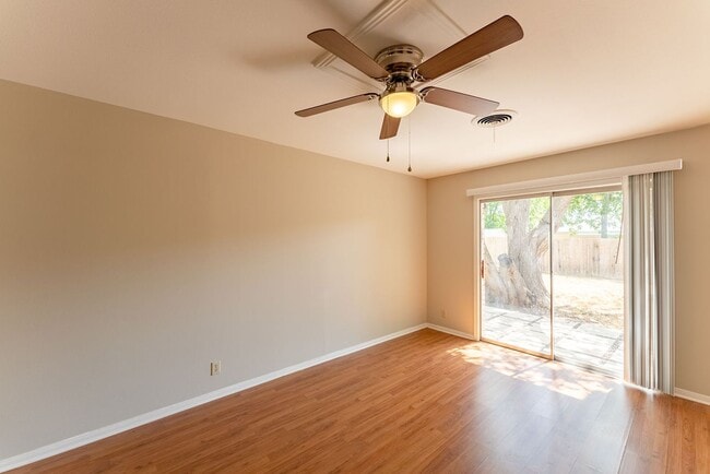 Building Photo - Centrally located 3bed/2 bath home in Hunt...