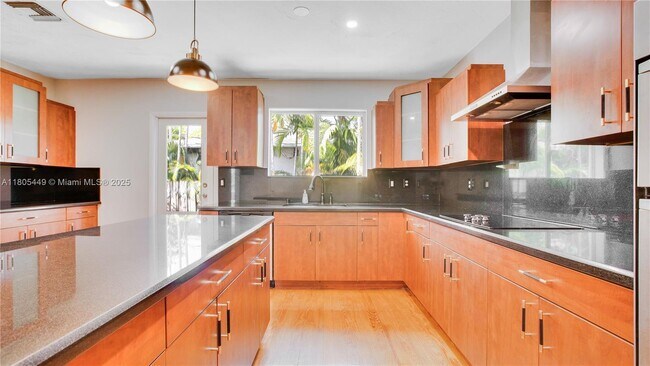 Foto del edificio - 690 NE 51st St