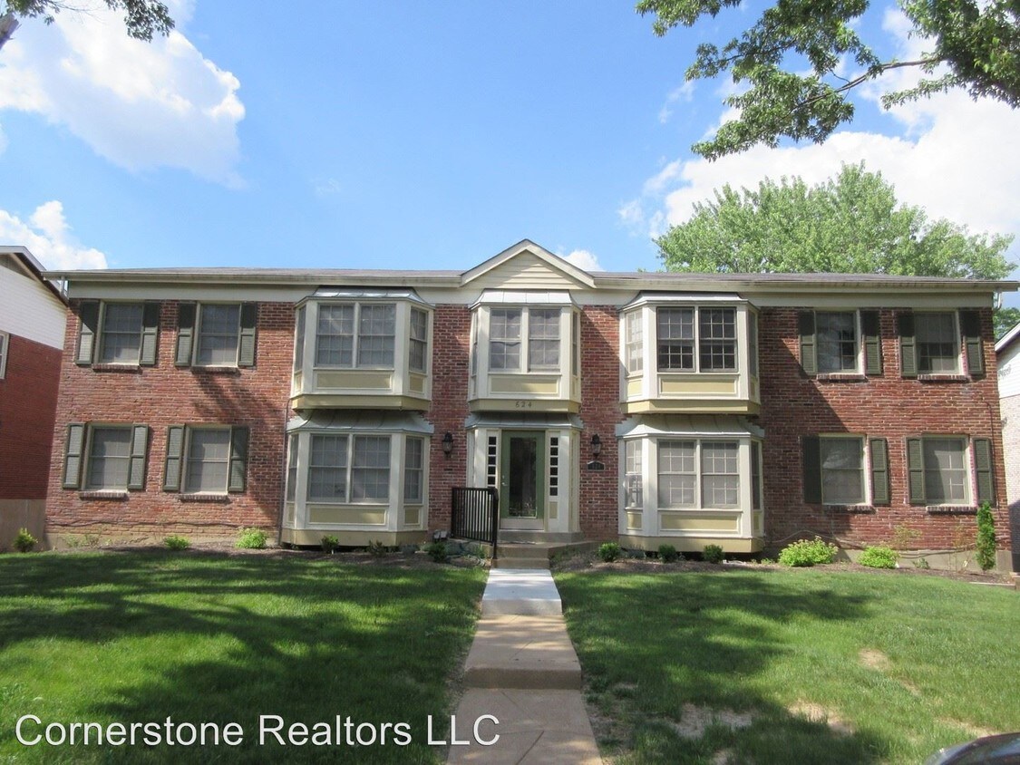 624 Broadmoor Dr, Chesterfield, MO 63017 Room for Rent in