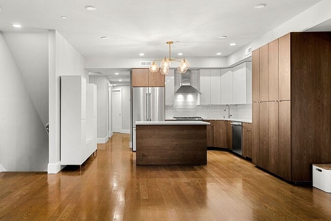 Building Photo - 34 Dix St