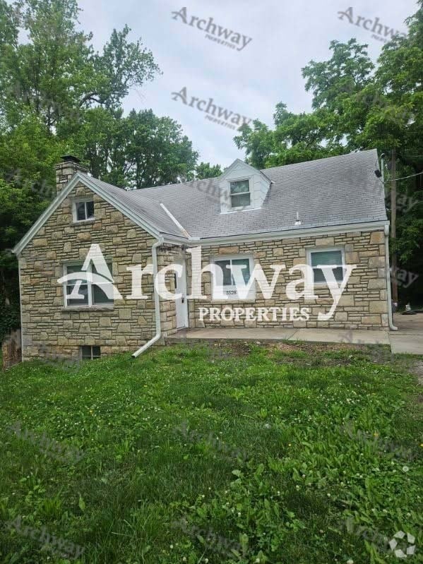 Building Photo - 5528 Leavenworth Rd