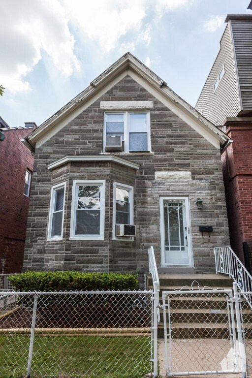 2323 W Montana St Unit 1, Chicago, IL 60647 Condo for Rent in Chicago, IL