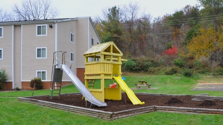 Foto del edificio - 800 Meadowview Dr