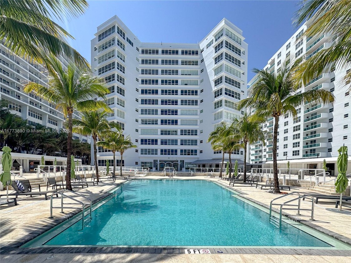 Primary Photo - 4925 Collins Ave