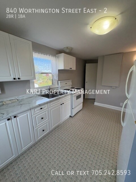 Photo du bâtiment - Two Bedroom Apartment (Second Floor)
