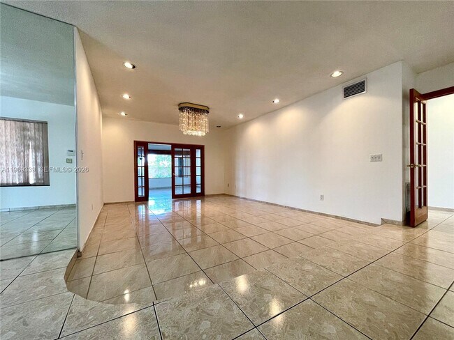 Foto del edificio - 2351 SW 92nd Pl