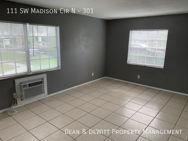 Foto del edificio - 111 SW Madison Cir N