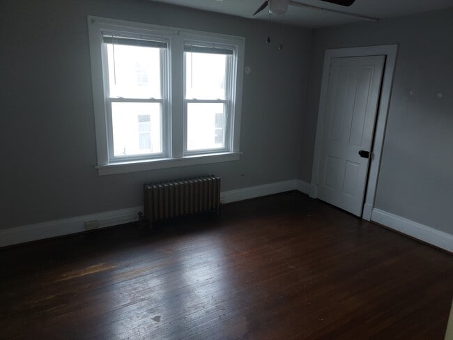 Foto del edificio - 143 S Spring Ave