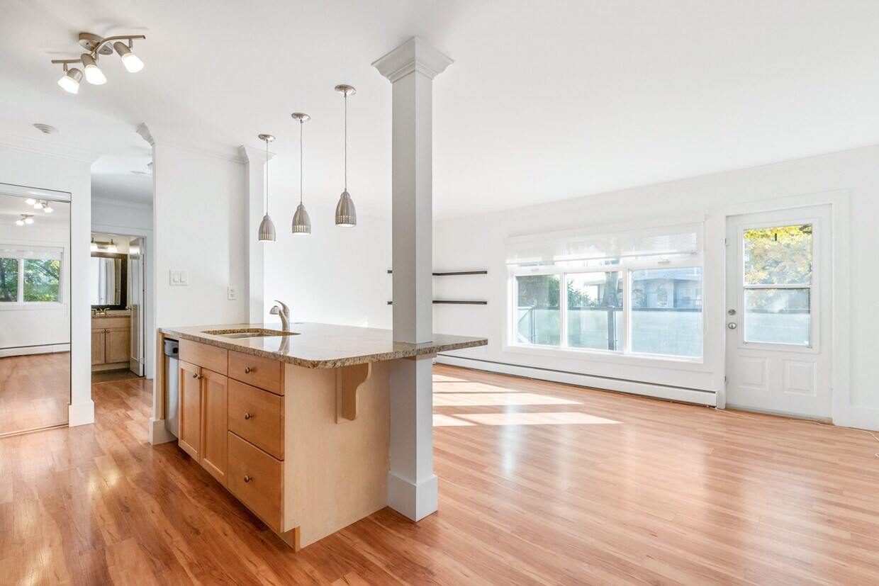 Photo principale - 10172-10113 113 St