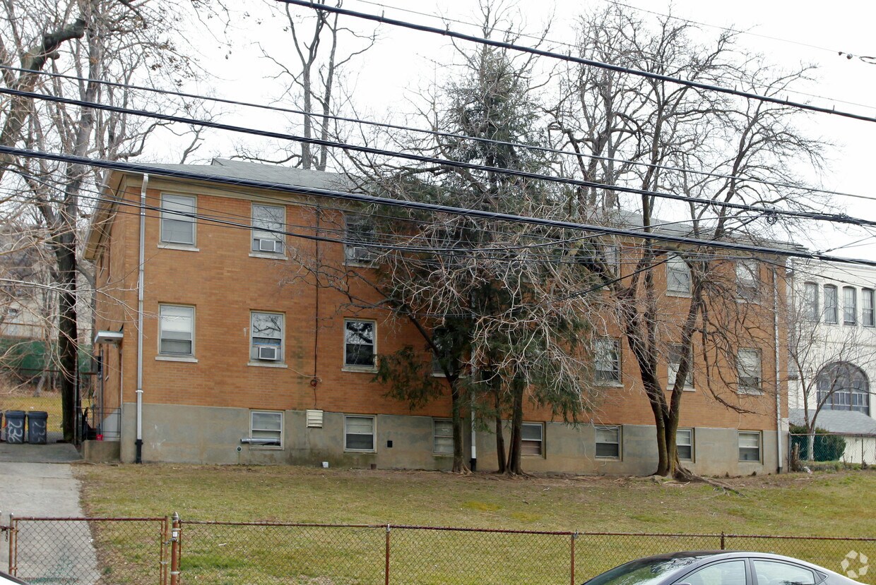 Primary Photo - 236 Warburton Ave
