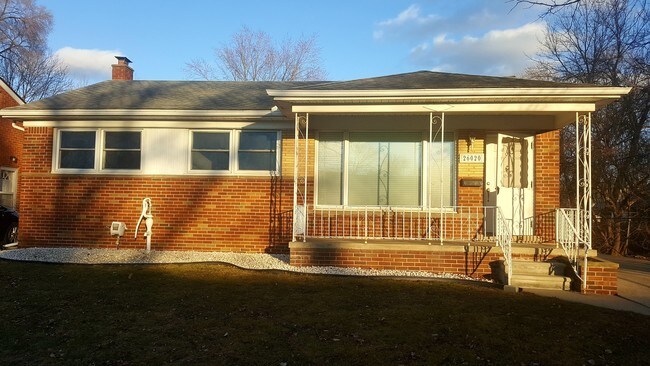 Foto del edificio - 26020 Groveland St