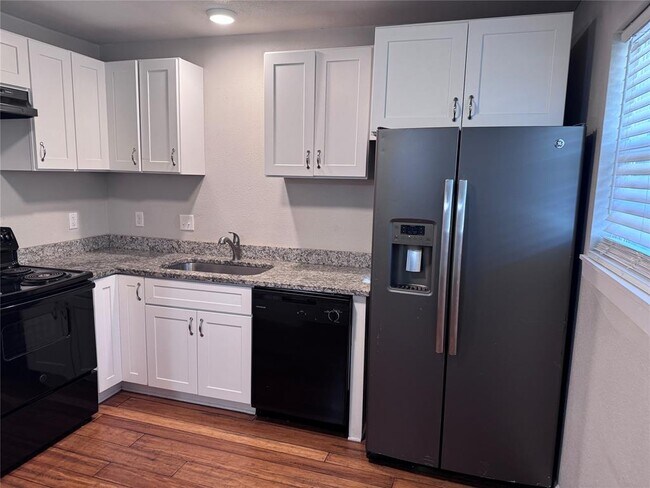 Foto del edificio - 901 Parmer Ave