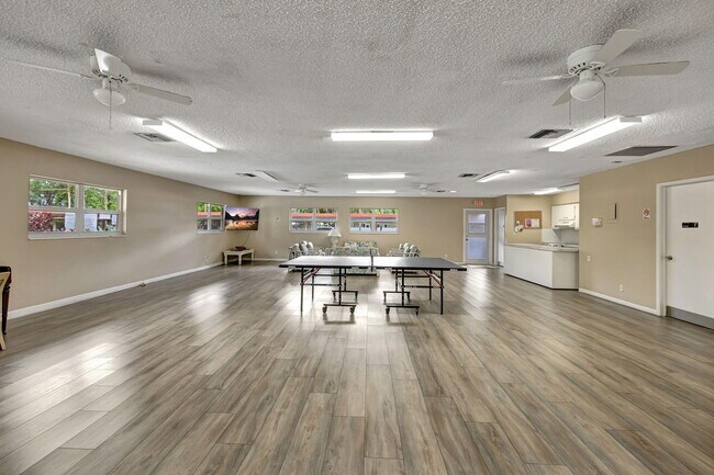 Building Photo - 2350 NE 14th Street Causeway