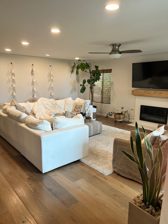 Building Photo - 242 Dolphin Cove Ct