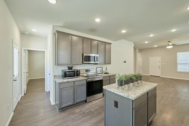 Building Photo - 901 Chickasaw Dr