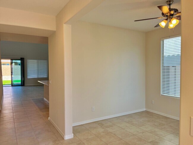 Foto del edificio - Home in Litchfield Park at Canyon Views! 2 MASTER SUITES!