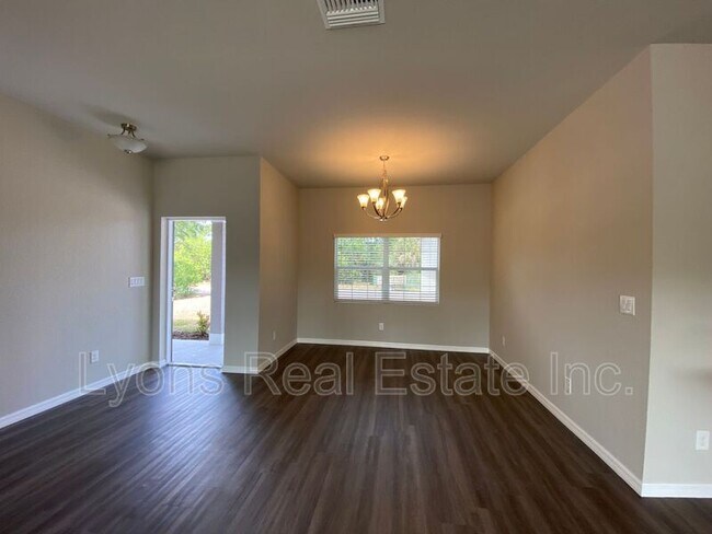 Foto del edificio - 2472 Jamaica St