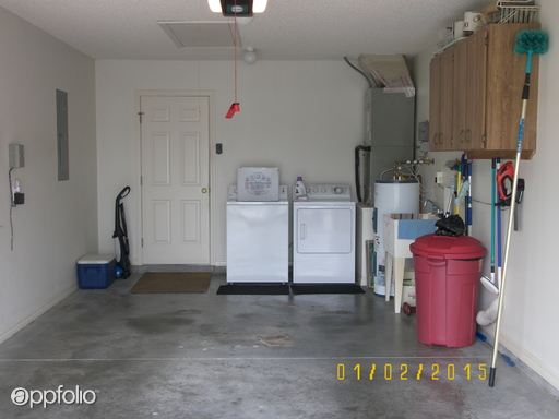 Building Photo - 1503 Hillcrest Dr