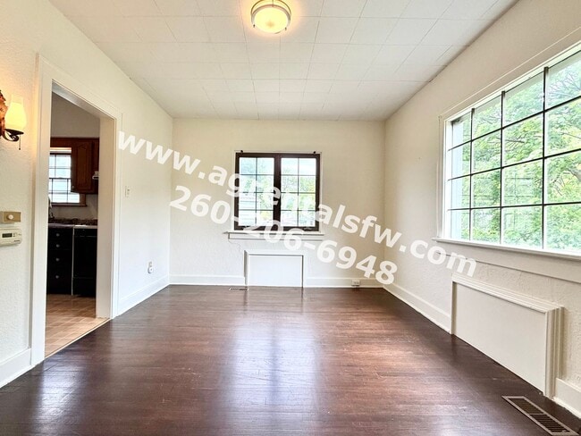 Building Photo - 2 Bedroom House