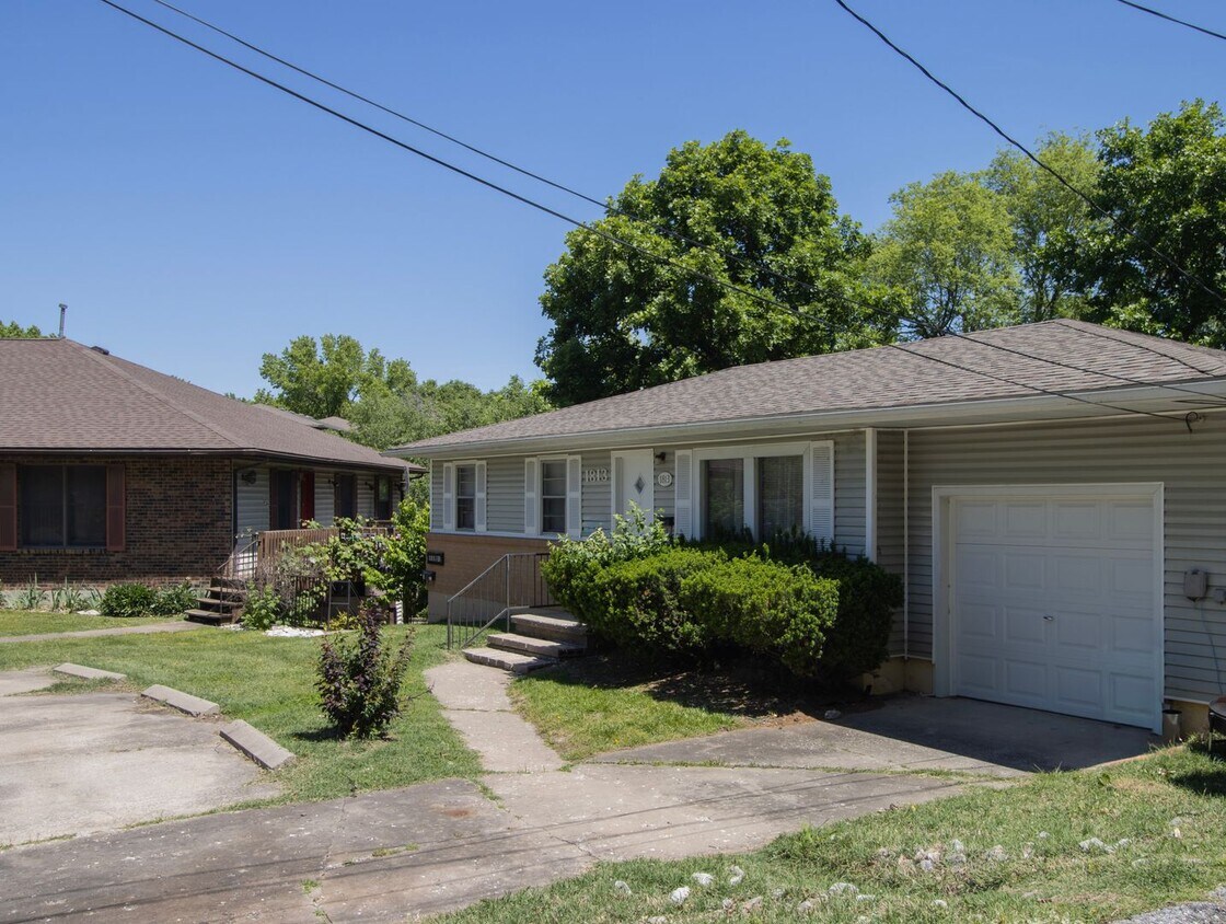 Building Photo - 1813 Sunrise Dr