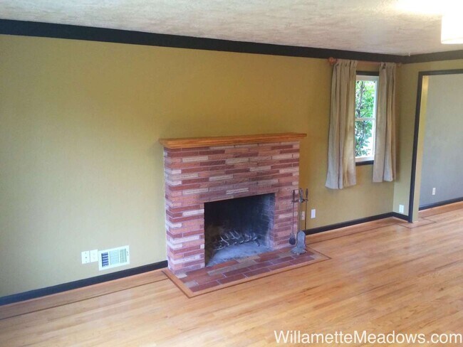 Foto del edificio - Amazing 4 Bedrooms, 2 Bathrooms, House in ...