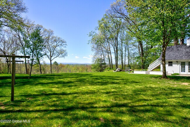 Building Photo - 5 Winding Brook Dr