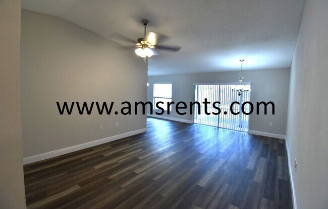 Building Photo - Spacious 3 bedroom Villa