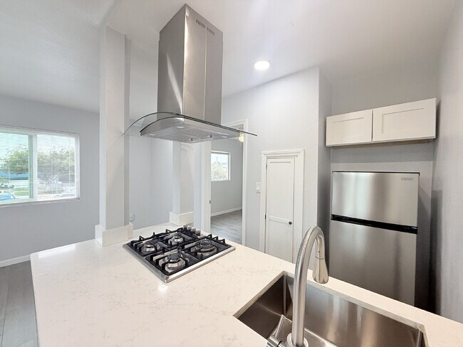 Foto del edificio - FREE Sept Rent with this cozy 1-Bedroom in...