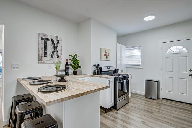 Building Photo - 7 Hunt St