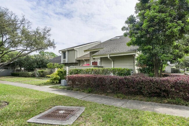Building Photo - 12990 Greenway Chase Ct